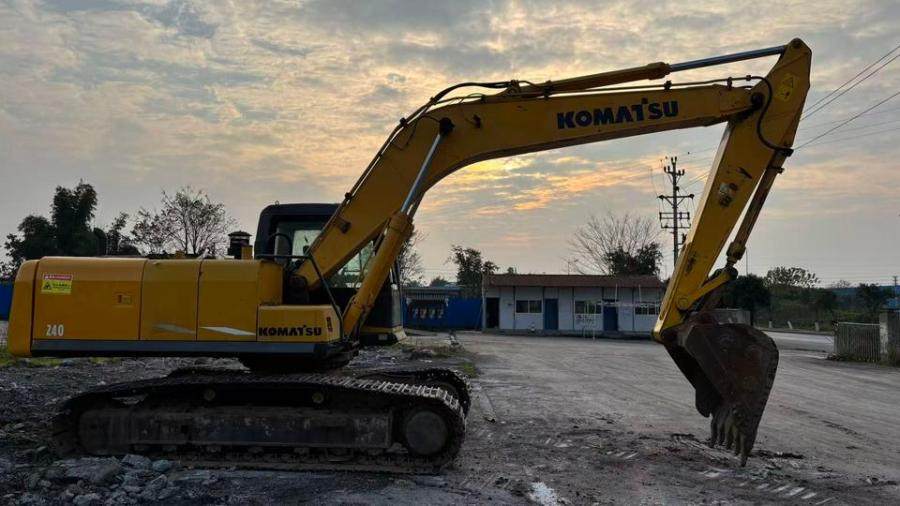 1月22日重庆240挖掘机网络拍卖公告