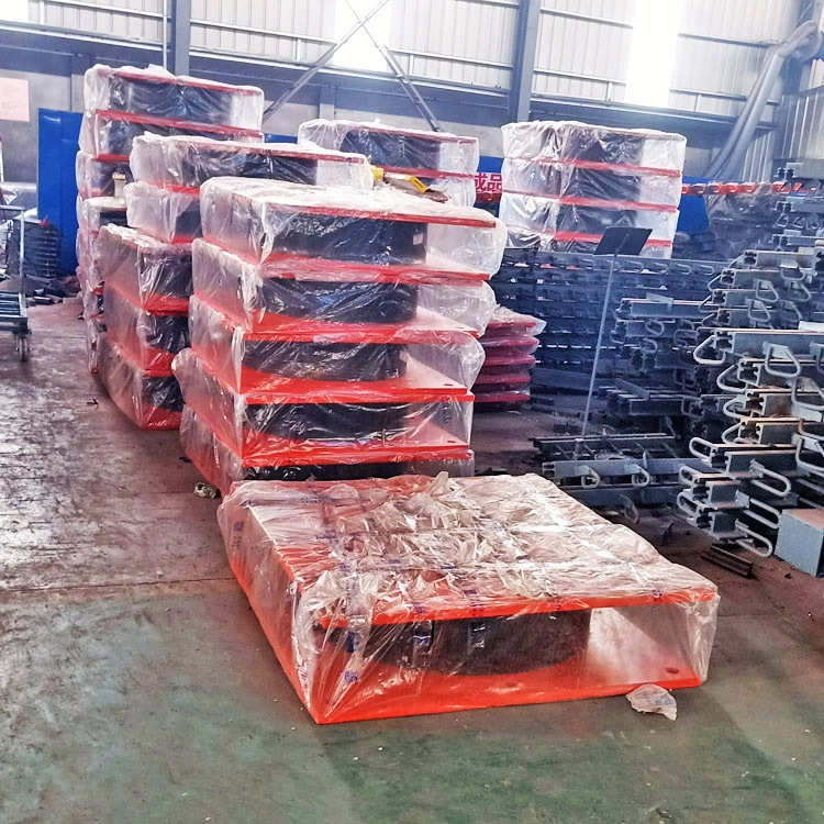 固定公路盆铅芯向式支座活动桥梁支座单双隔震钢lrb支座滑动橡胶