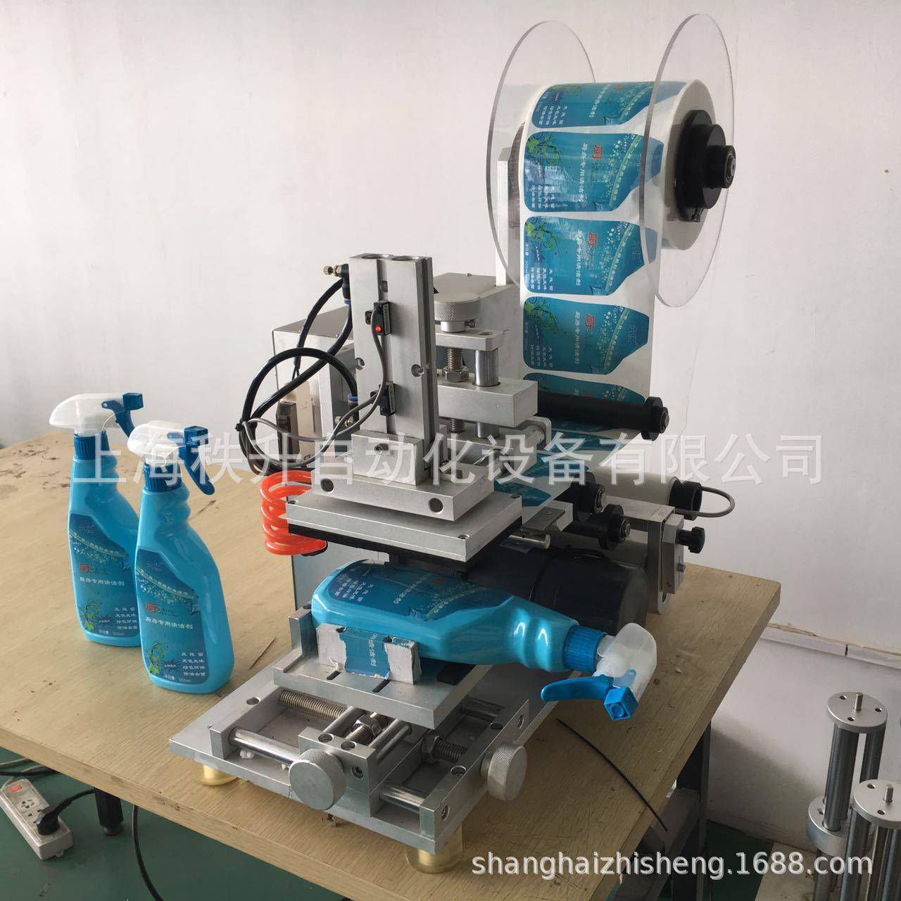 洗衣液半自动贴标机 代加工贴标签 贴标机 厨卫清洁剂贴标机