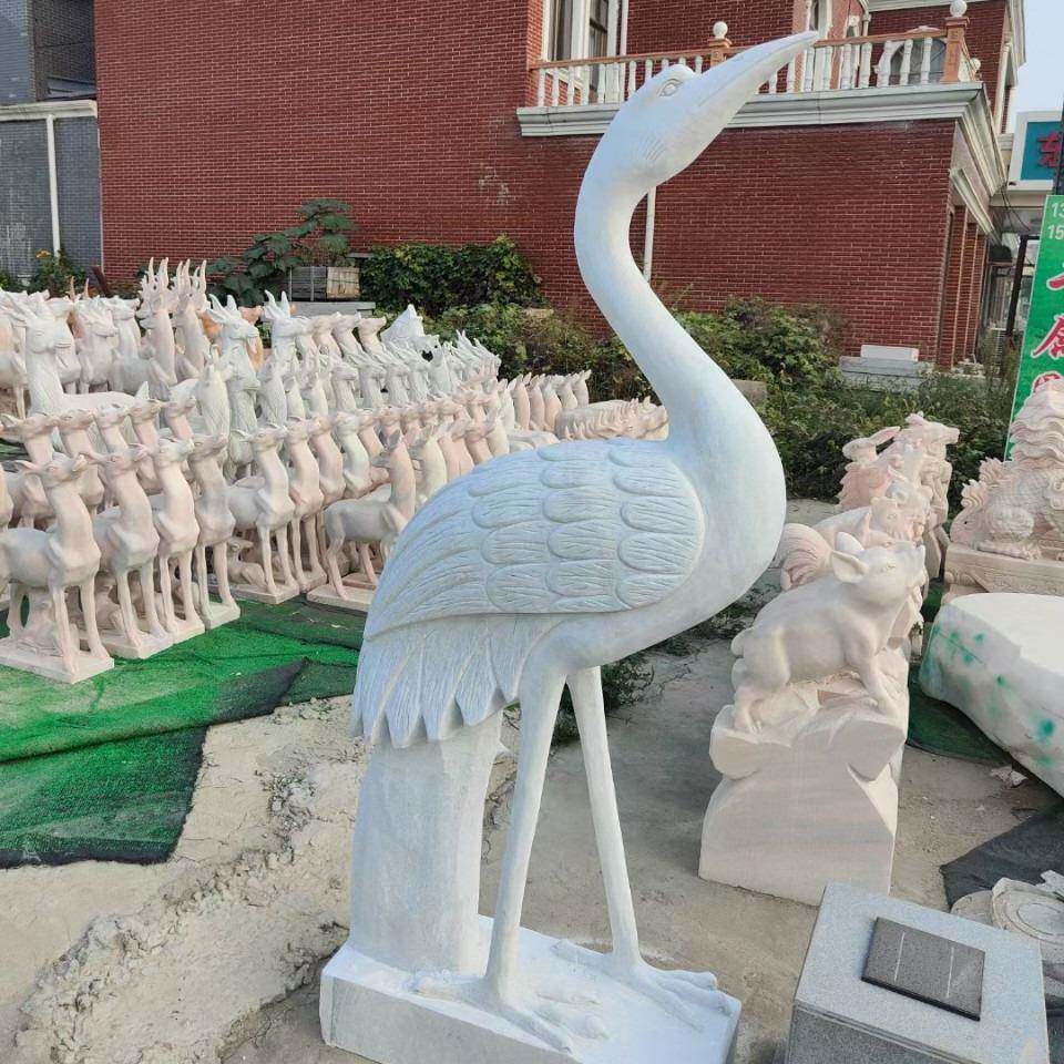 石雕仙鹤汉白玉吉祥动物天鹅公园景观石雕仙鹤吐水天鹅摆件优惠