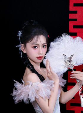 羽毛扇子团扇折扇结婚旗袍蕾丝中式洛丽塔舞蹈新娘汉服拍摄秀禾