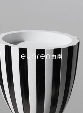 简现脂代创意黑白纹扭结条烛台树摆件样板房客厅电LOZ视柜桌约面