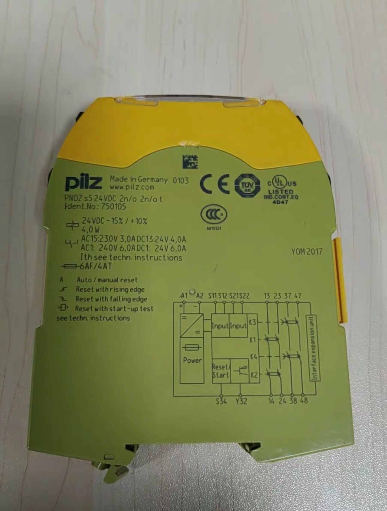 PILZ皮尔磁  现货 订货号 750105  全新未开封