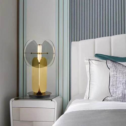 现代简约卧室台灯客厅轻奢创意玻璃床头台灯Interior table lamp