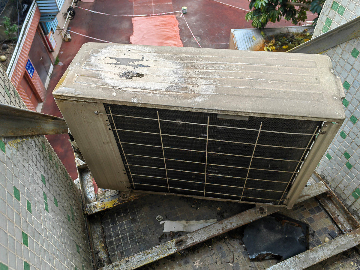 5月5日广州市办公桌椅沙发、床、空调、电视、电脑、数码相机、摄像机、训练物品等一批设备物资（详见明细）网络拍卖公告