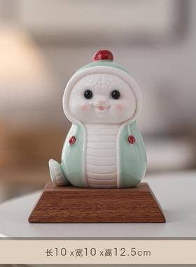 新款瓷饰蛇摆件可爱卡陶通招财红色生蛇家居肖办公室桌面装蛇年吉