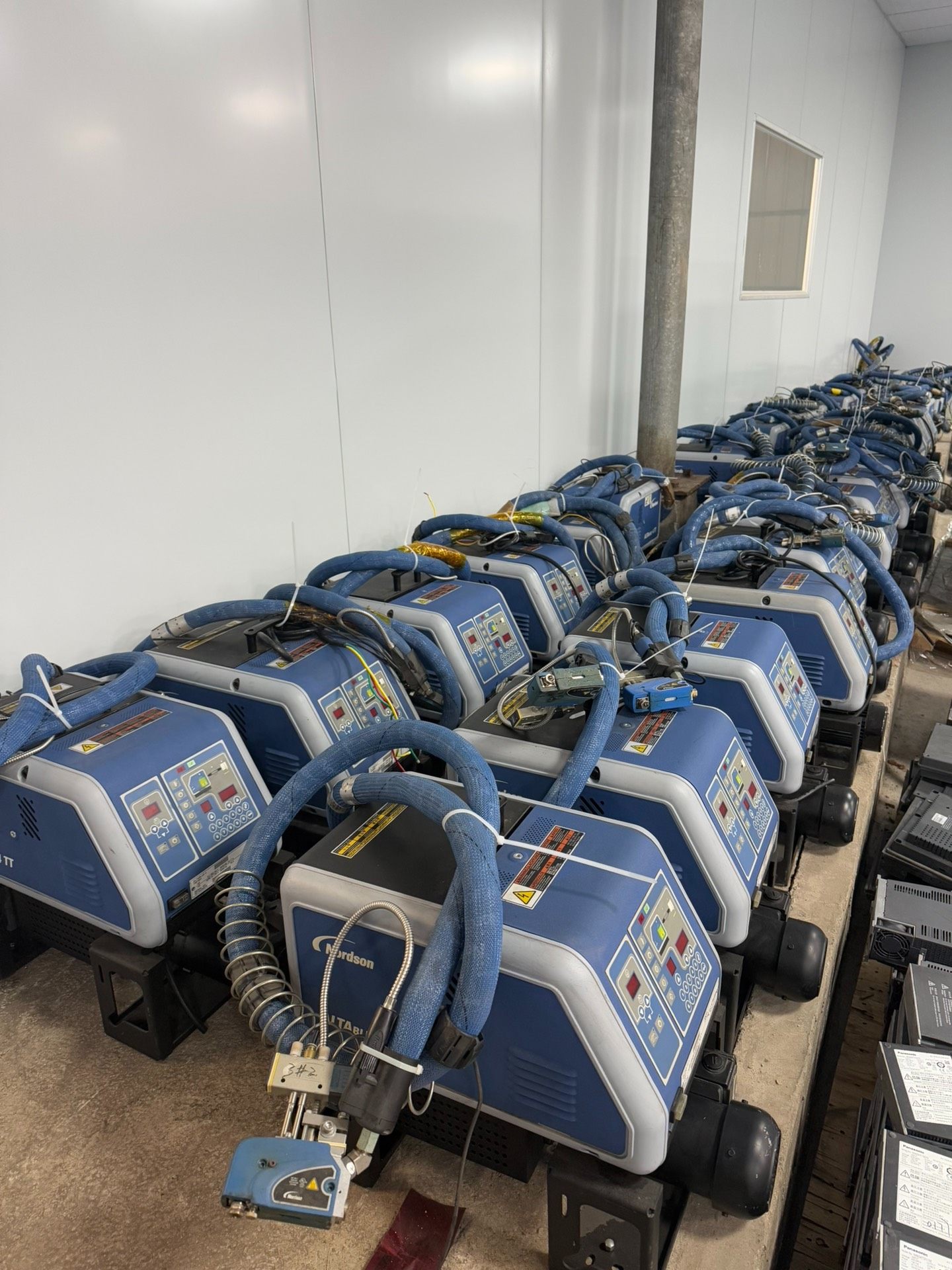 诺信热熔胶机ALTABLUE 4升，数量仅剩30台，配装一套