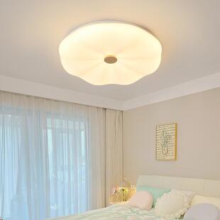 卧室灯主卧2025年新款 奶油风灯具现代简约原木创意房间书房吸顶灯