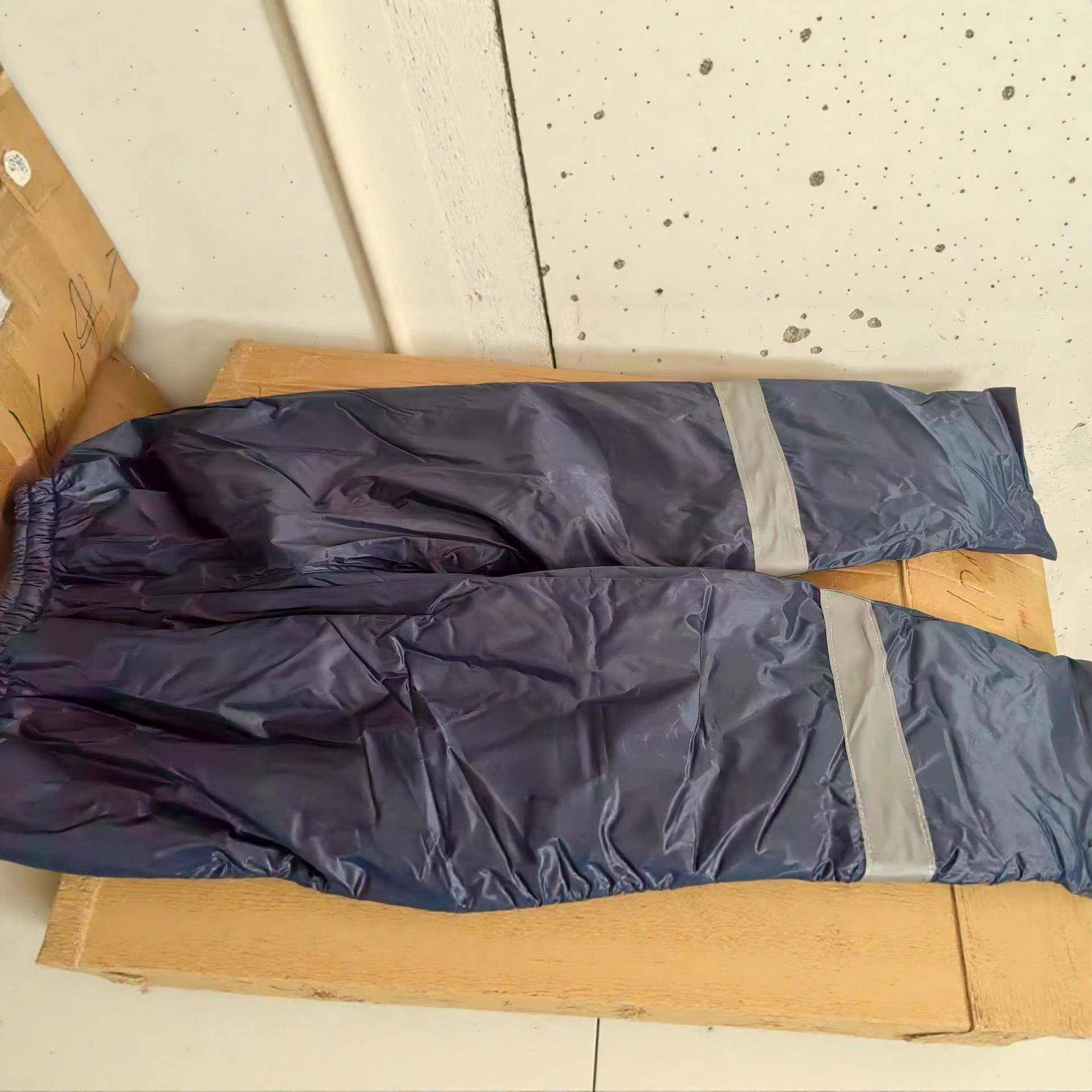 加棉雨衣分体是防暴雨连体