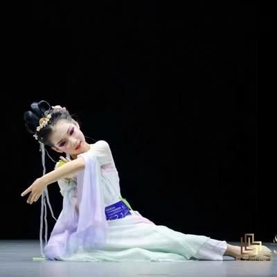 正品舞儿童引古出典舞簪花表演服采莲小城谣演服荷花仙子飘逸汉唐