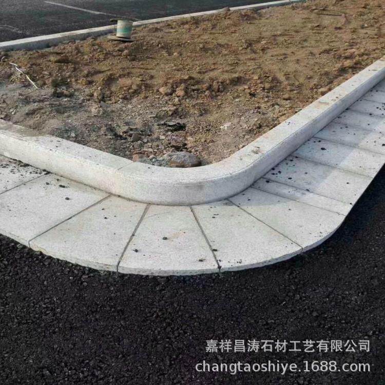 厂家定制芝麻灰路沿石花岗岩石材路缘石侧石芝麻白火烧光面路边石