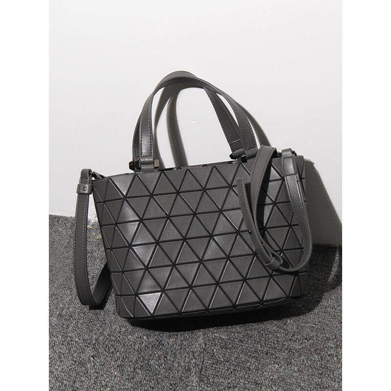 法国专柜MK DN~女式手提包包女2025新款菱格斜挎小水桶包单肩女包