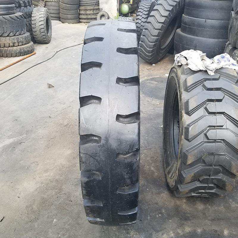 港口正面吊车轮胎 1200-24轮胎 工程机械轮胎