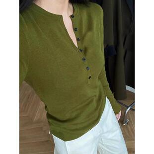 覆古苔原风绿色针织打底衫女2025秋季修身V领内搭牛油果绿上衣冬