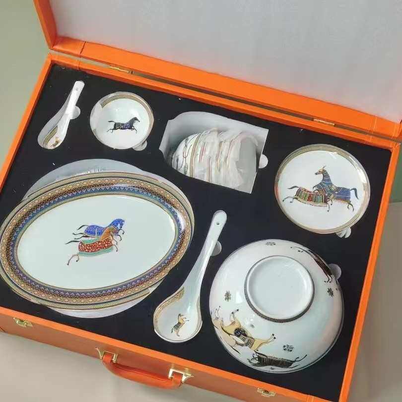 轻套装人成套酒店餐具家用奢碗碟套装头餐具32会所碗盘骨瓷爱马6