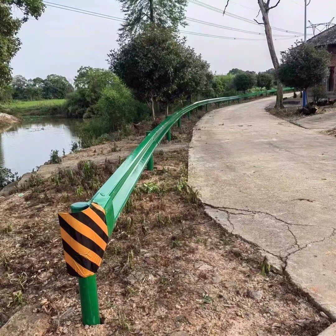 乡村道路波形护栏国县道波纹粱钢隔离栏城市公路双三波防撞护栏板