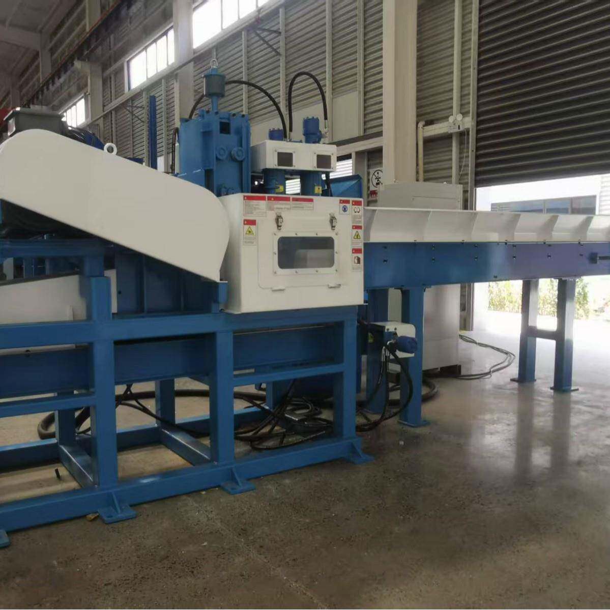 Y-350新型链条输送锯末粉碎破碎设备齿辊液压木屑粉碎机厂