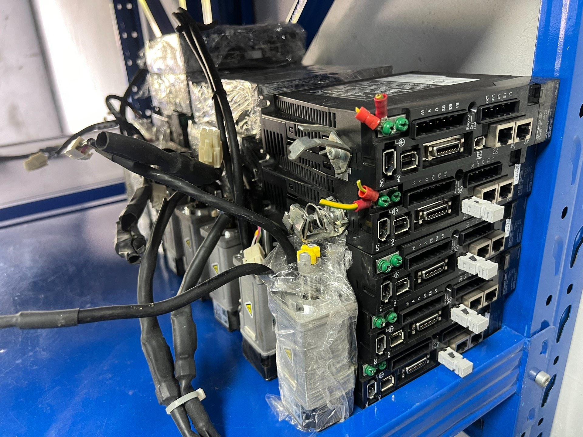 欧姆龙伺服驱动器R88D-KN01H-ECT，16个，电机K