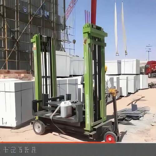 升降机多少钱一台建筑上砖抹灰电动液压登高梯无线操无线遥控操作