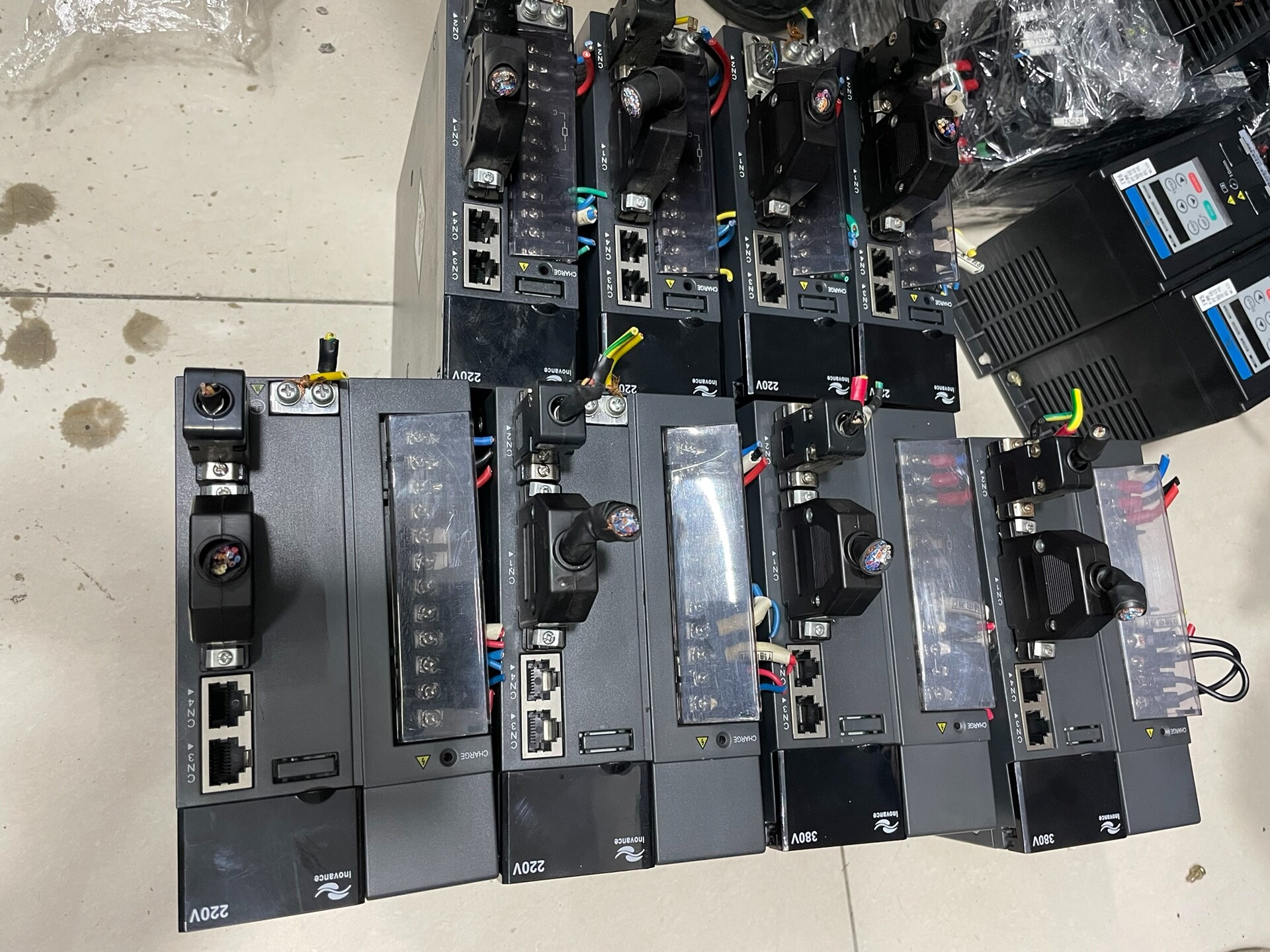 IS620PS2R8I-MC681 220v 400w 4台