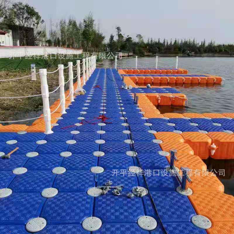 聚乙烯水上浮筒平台塑料浮动码头 湖泊浮桥摩托艇泊位浮标厂家