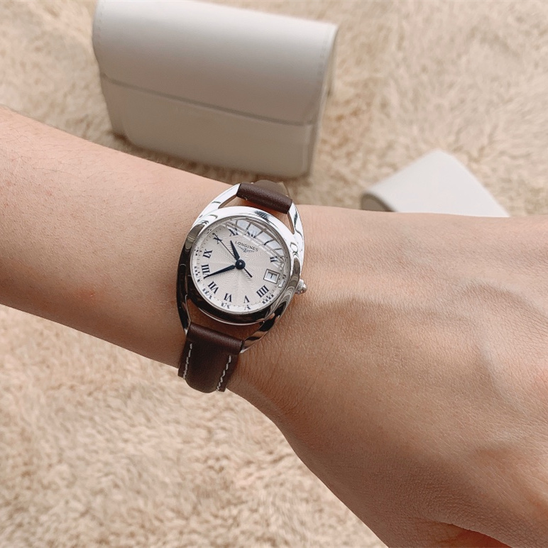 一口价9.8新浪琴马术系列石英皮带女表正品腕表L6.136.4.71.2