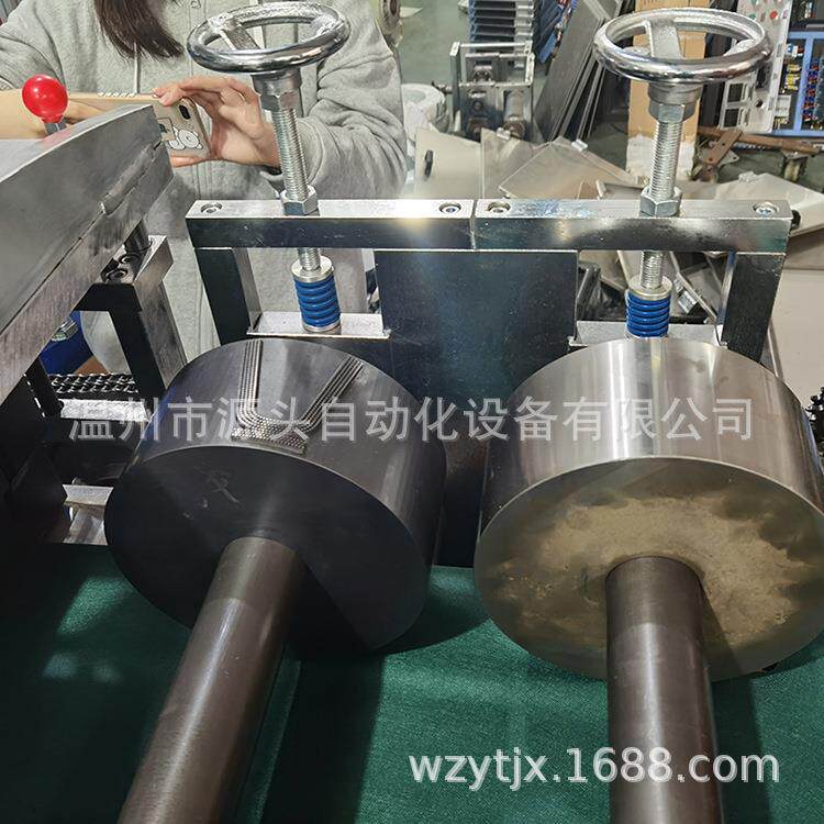 全自动一次性无纺布内裤机带自动包装桑拿裤洗浴四角内裤制造机器