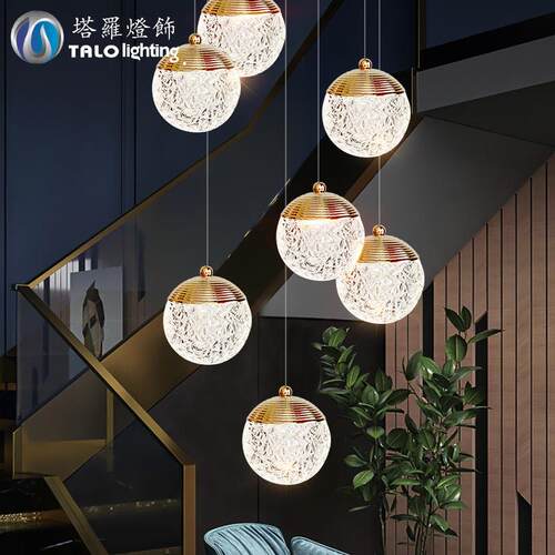 客厅中空大吊灯复式楼梯公寓挑高跃层loft别墅大厅旋转楼梯长吊灯
