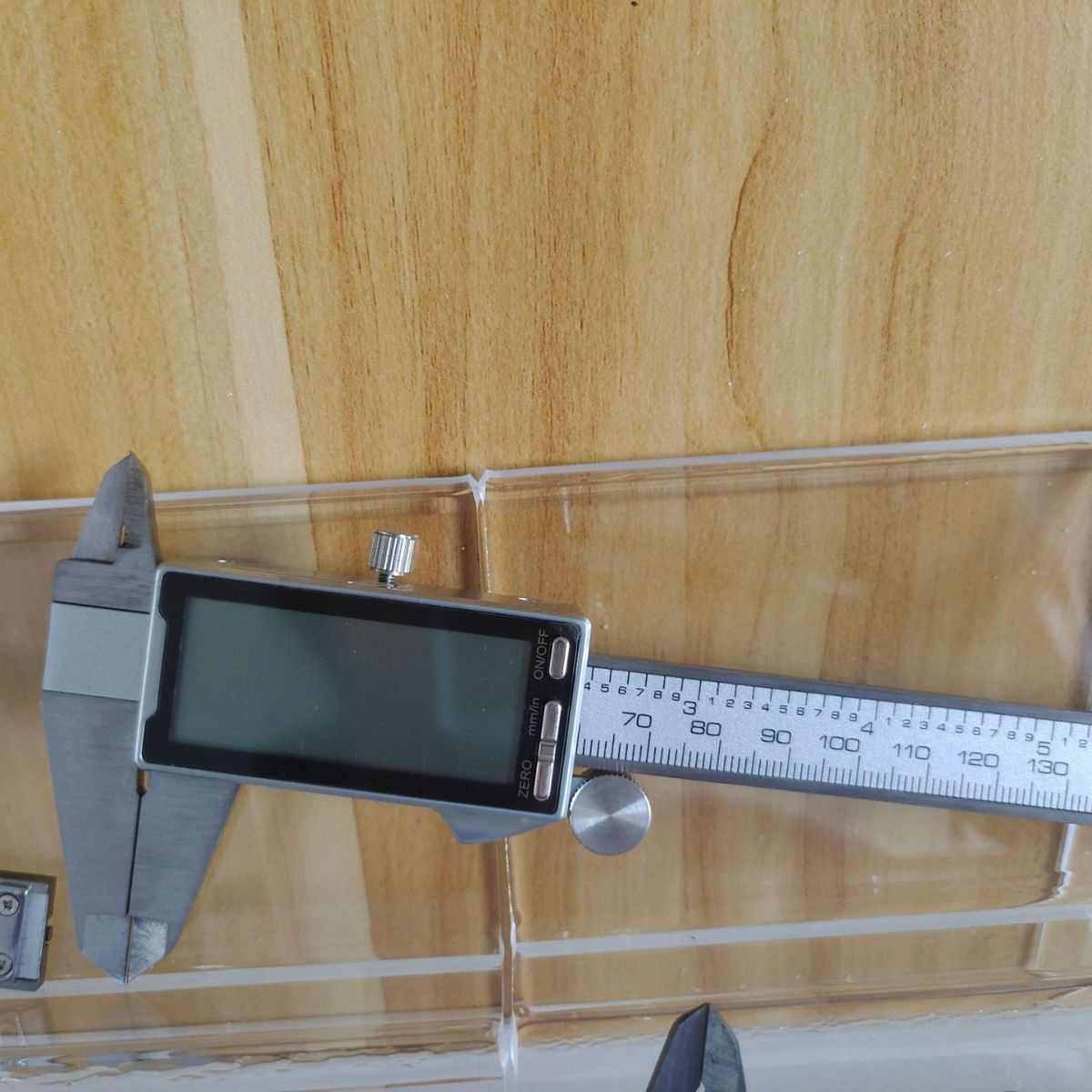 数显游标卡尺150金属壳数显卡尺整体不锈钢材质大屏显示数据清晰,五金/工具,电子数显卡尺,淘宝优惠券,粉丝福利购,淘宝优惠卷