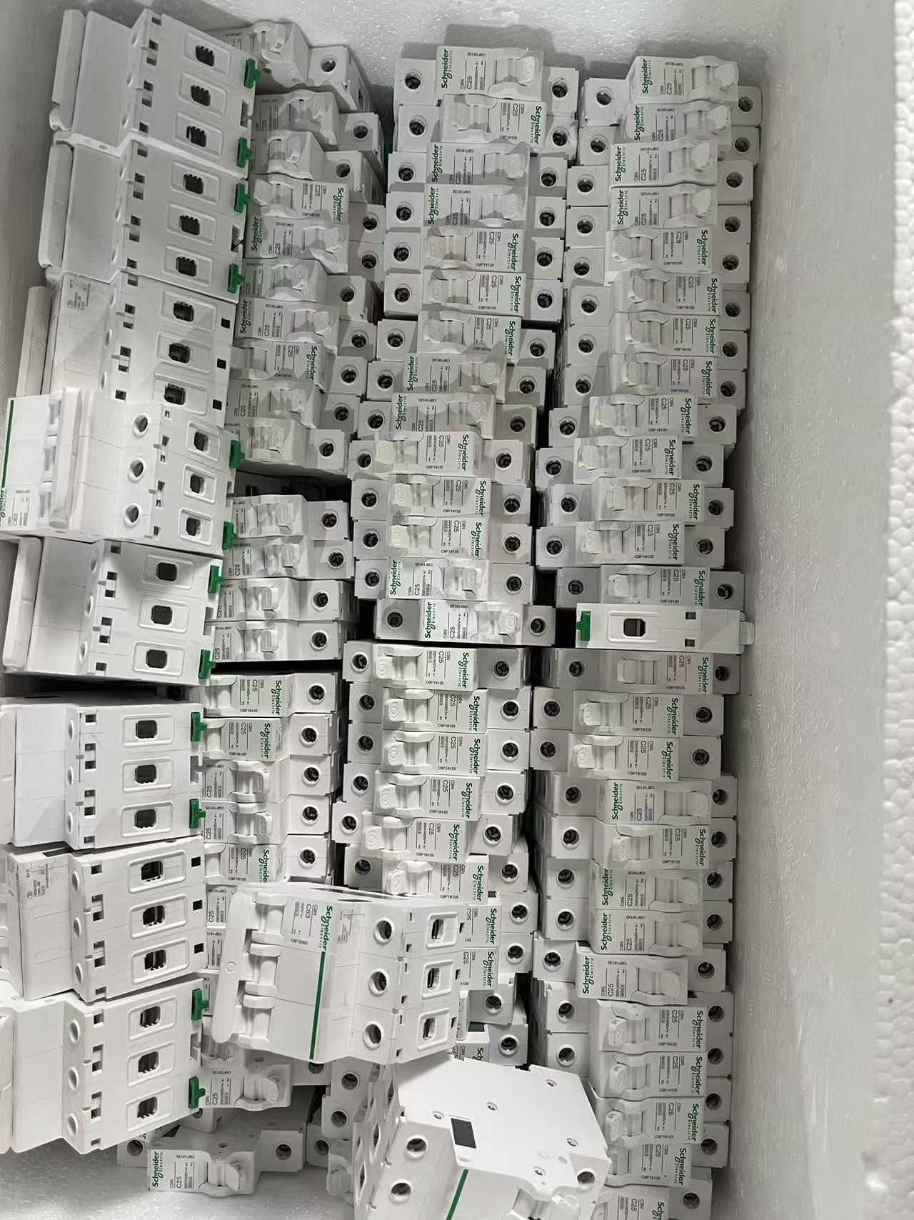 全新施耐德断路器C9N 1PC25  466个