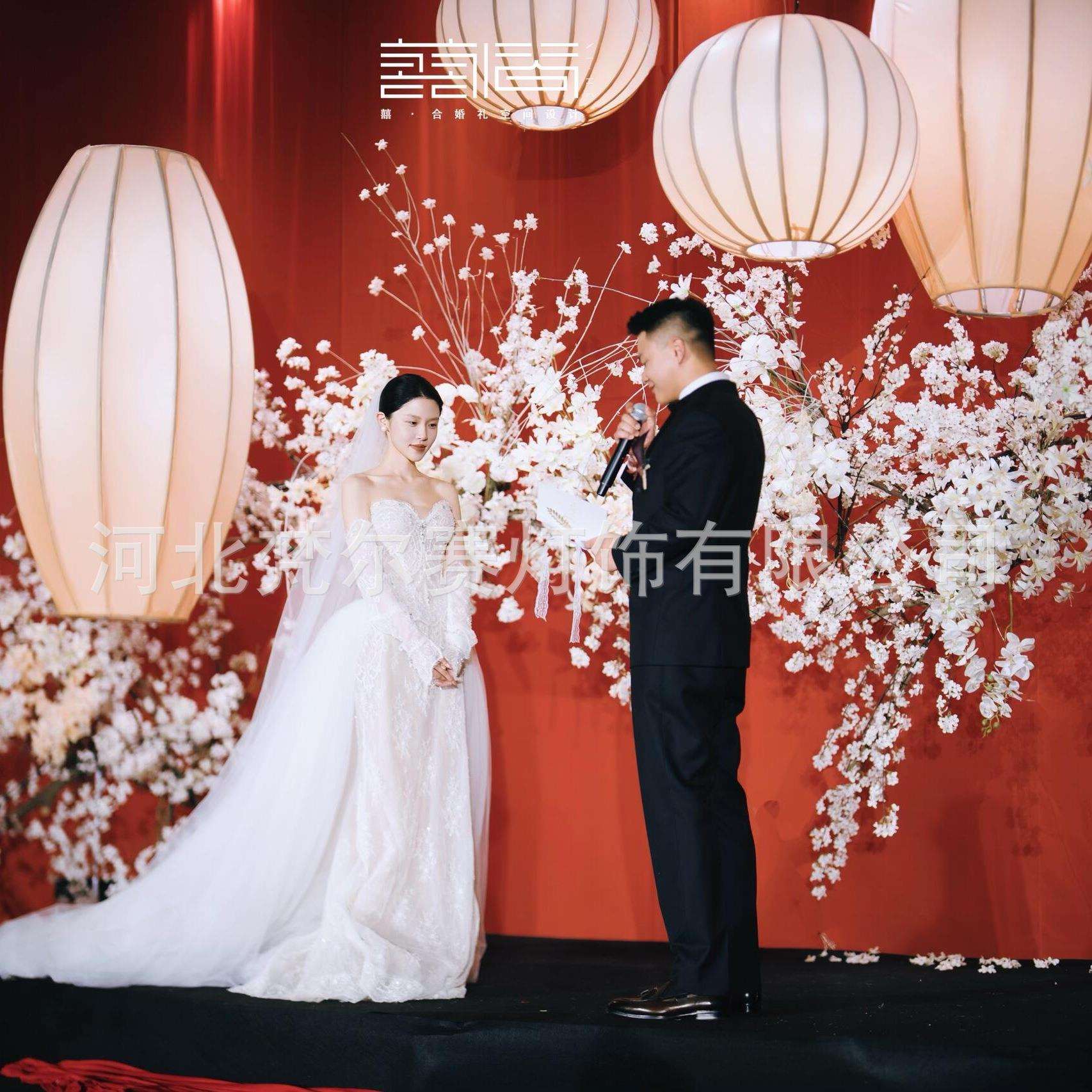 新中式渐变色超大巨型户外灯笼婚礼创意东方美学古风打卡墙