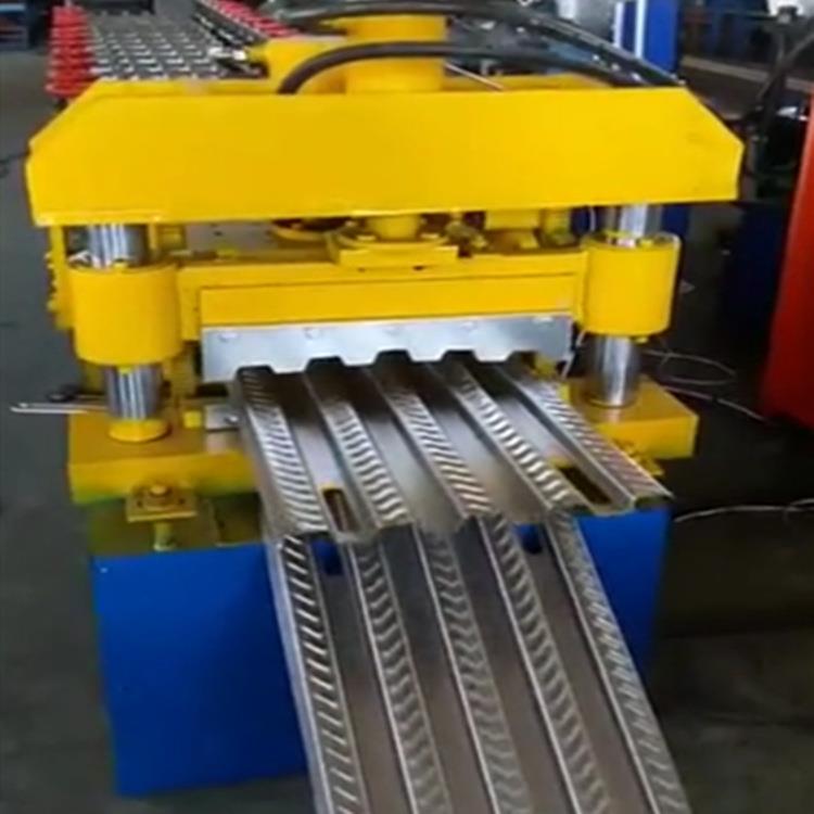 生产400/500/600/800型钢跳板成型机建筑用防滑钢跳板机器