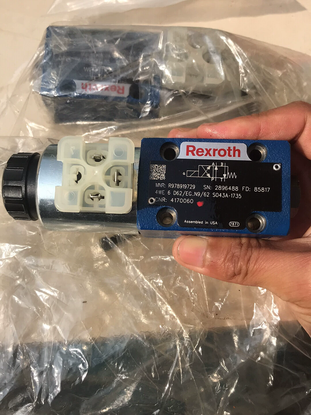 Клапан Rexroth 4WE6D62/EG24N9K4, комплект, новый.