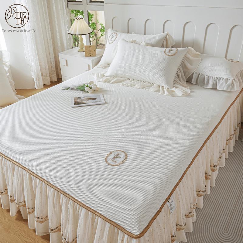 高端2024新款纯色A类冰丝凉席带裙边蕾丝床裙款三件套夏季床罩套