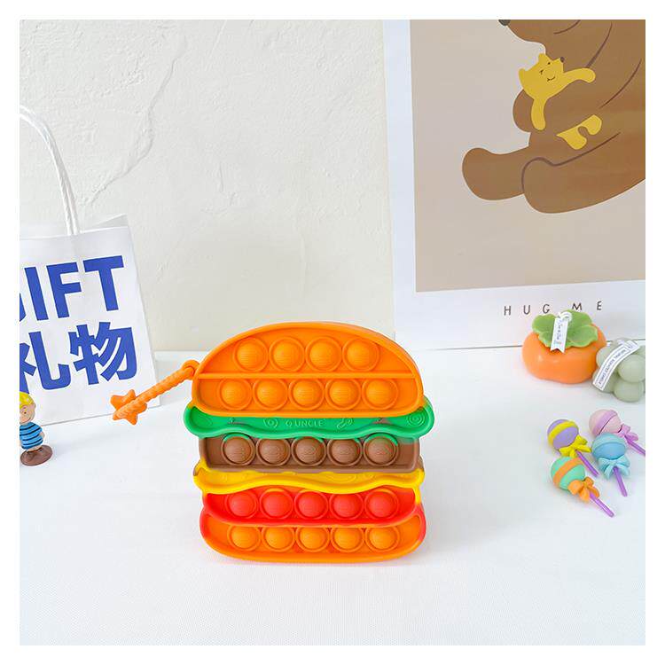 손가락을 클릭하여 마우스를 클릭하면 개척자 수의 쥐를 죽이고  와 어린이를 위한 다채로운 붉은 색의 교육 장난감을 잡을 수 있습니다