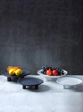 现代简约斯堪的纳维亚创意黑白陶瓷三足圆水果盘饰品家居样板房桌