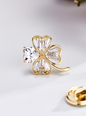 简约时尚风四叶草刺马针微镶锆石铜镀真金领针女服装大衣配饰