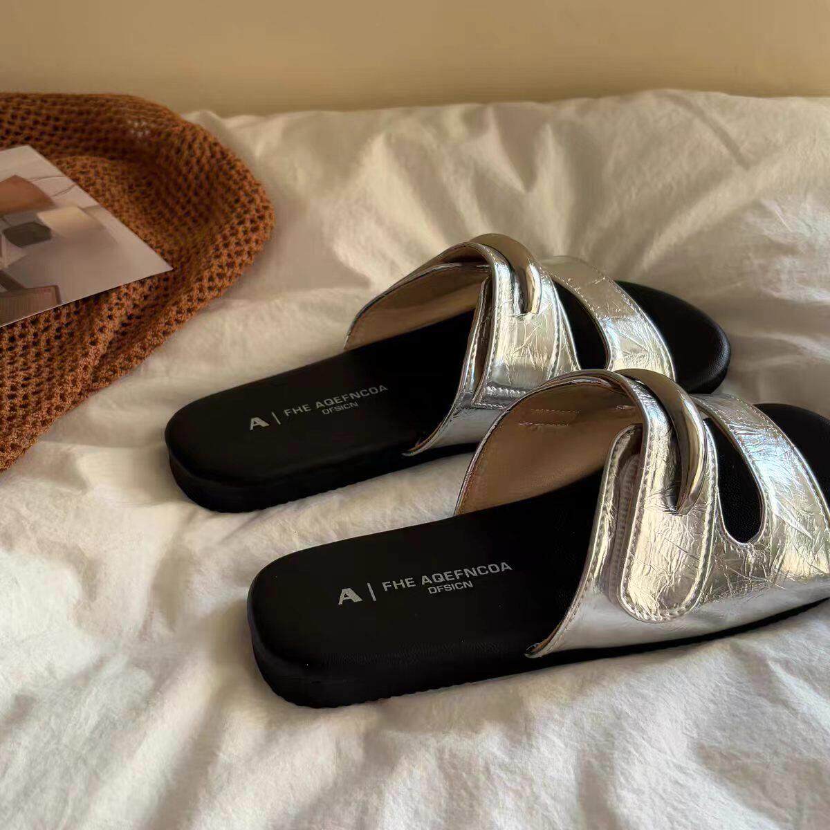 香港真皮银色勃肯拖鞋女夏季外穿2026新款软底平底配裙子沙滩凉鞋