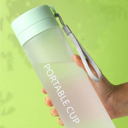 水杯大容量运动新款磨砂塑料茶杯子户外可携式提绳塑料杯PC材质水
