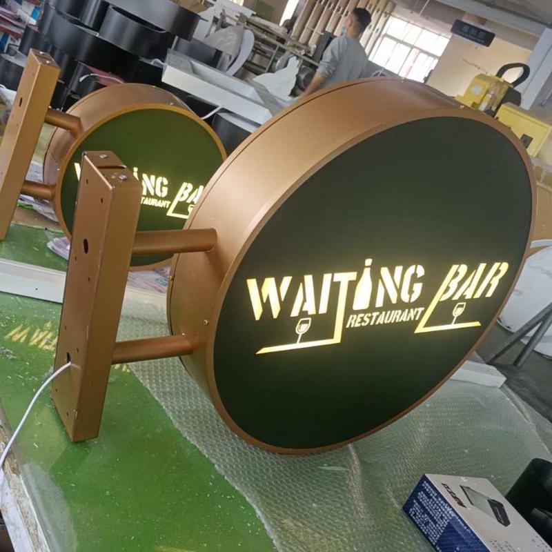 户外侧挂双面发光灯箱铁艺长方形亚克力门头广告招牌挂墙定制工厂