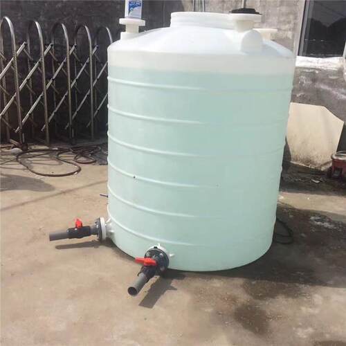 厂家直供湖北地区1吨户外水塔1000L塑料水箱pe牛筋储水罐加厚