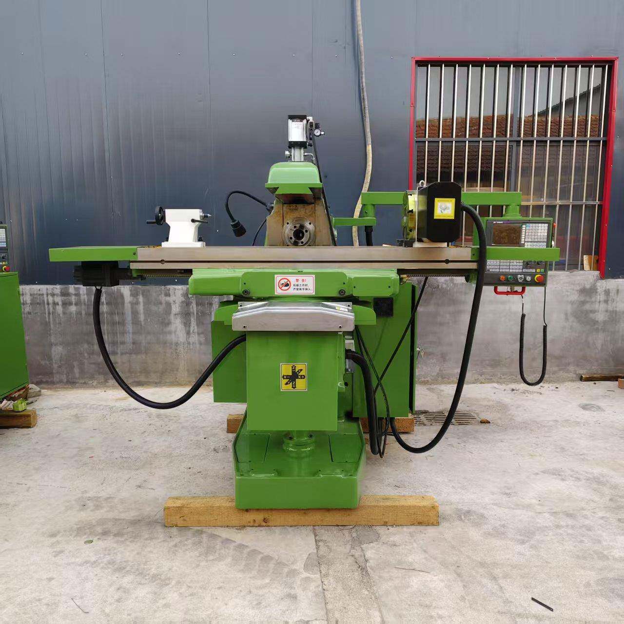 Xk6140卧式铣床加工xk612三轴数控铣床加工万能升降台铣床