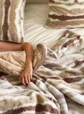 XEI3时尚轻奢玛吉拉F768T698毛盖毯冬毯季名兔保宿沙发盖毯黑白风