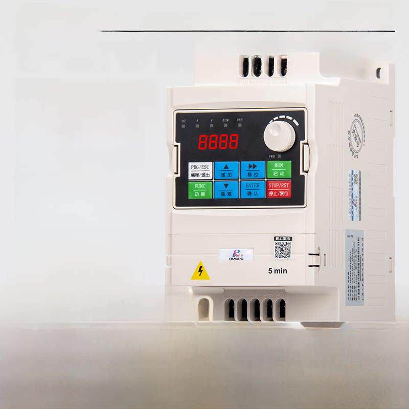 单相变频器220V/0.75/1.5千瓦2.2Kw单进单出电机风机水泵调速器