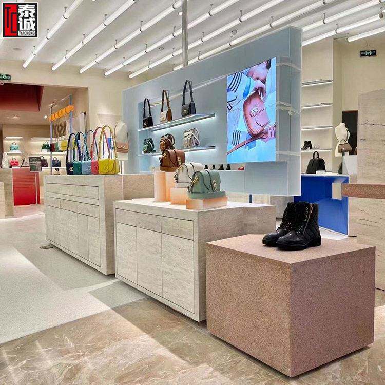 来图纸设计包包展示柜台时尚皮具箱包流水台落地零钱包商用道具柜
