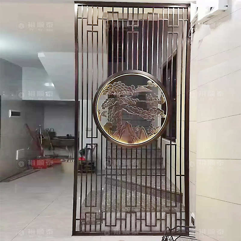 酒店大堂进门玄关落地禅意金属镂空花格隔断不锈钢迎客松屏风装饰