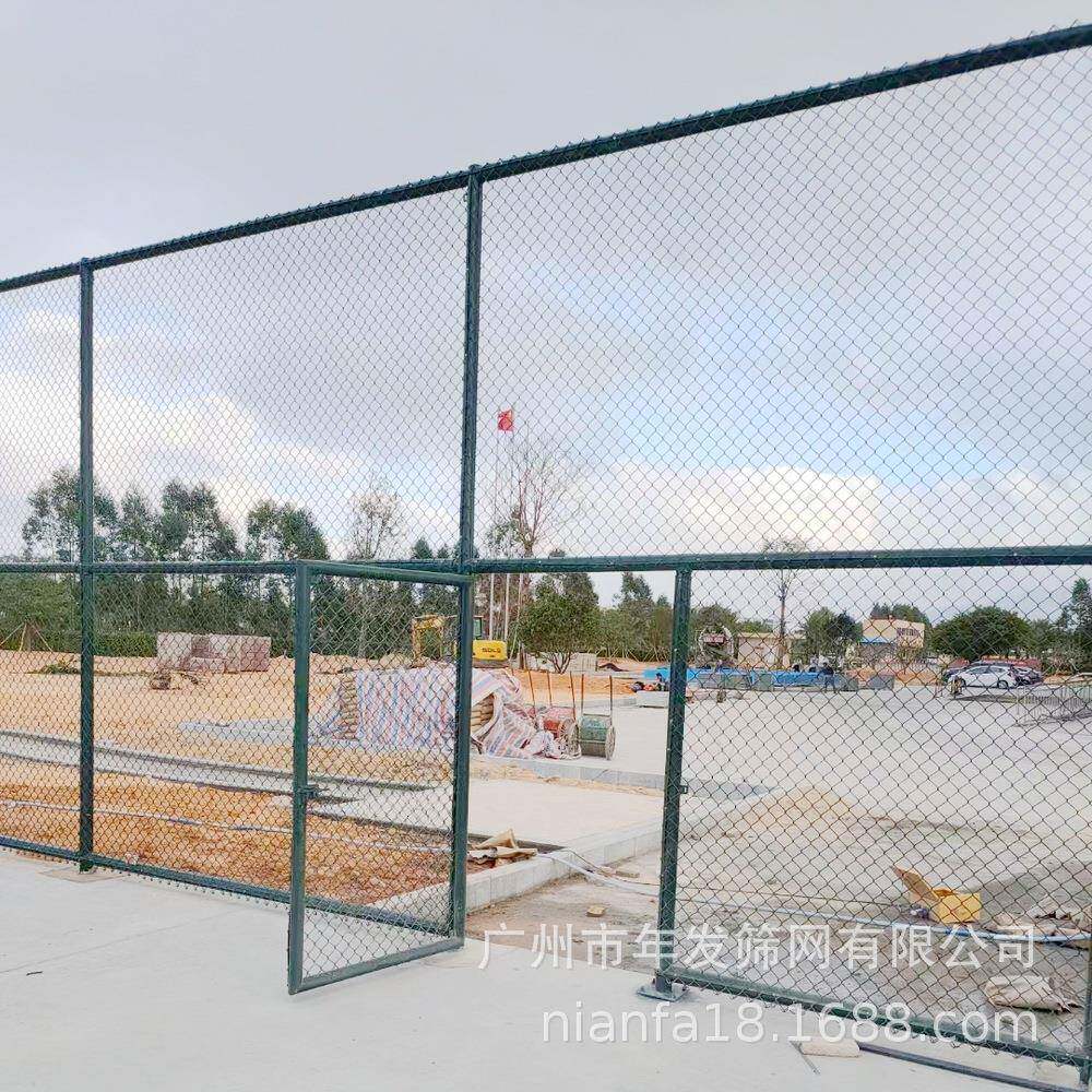 工厂直销小区花园防护勾花护栏3m高包塑编织足球场围网