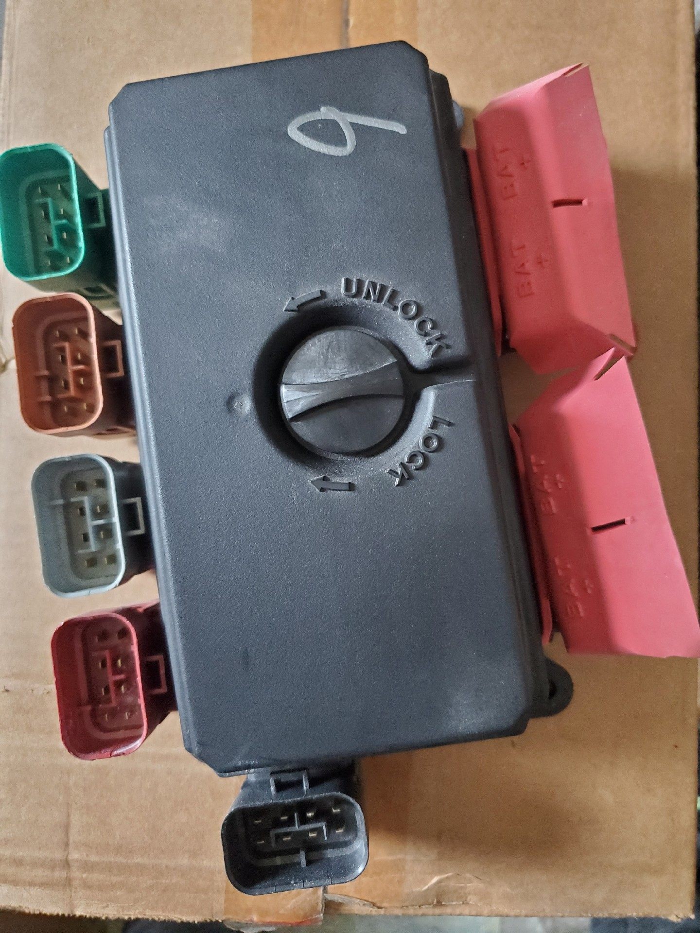 中联驾驶室用bussmann保险丝盒中央配电盒32309，控