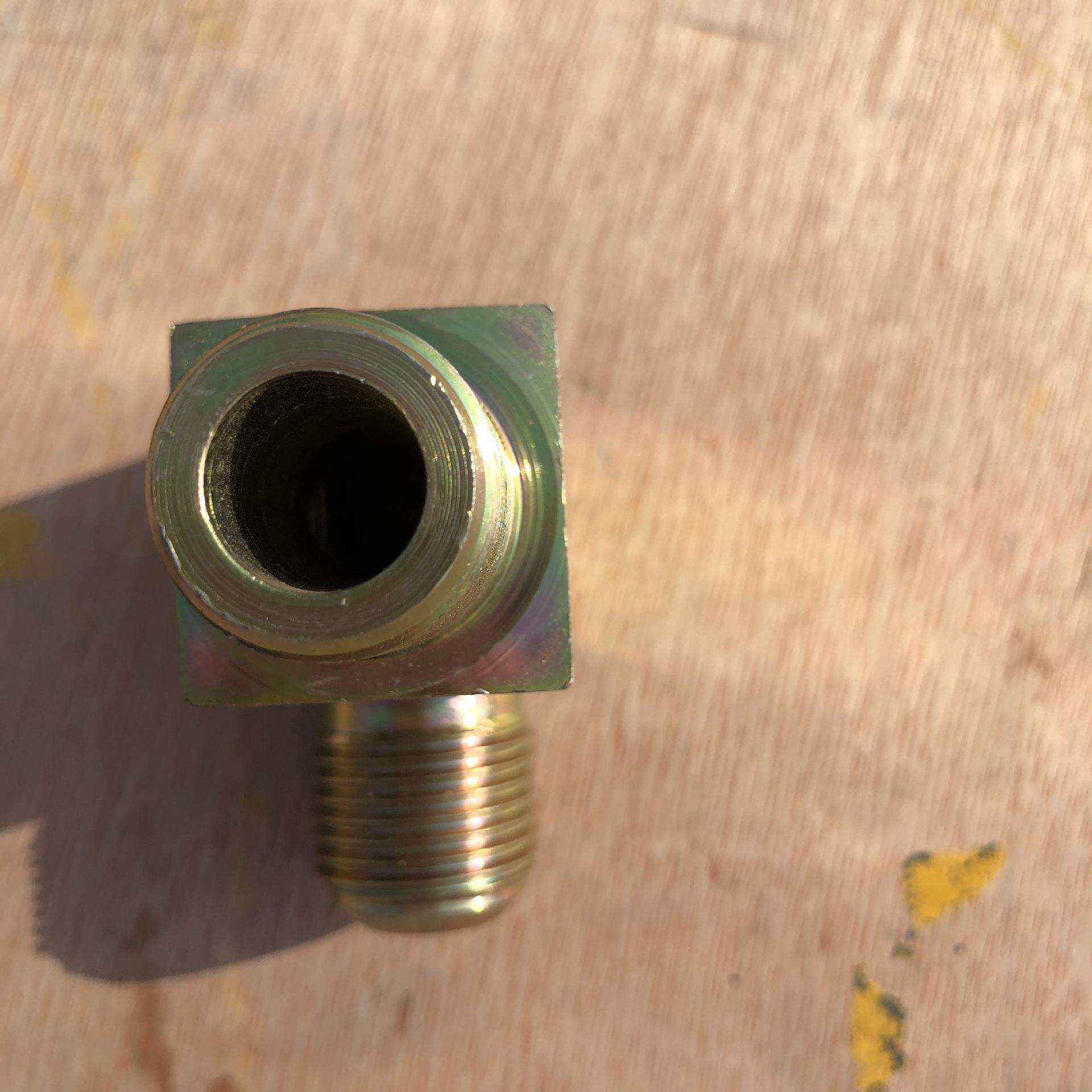 山推SD42推土机配件直供终端：23Y-04-00004弯头