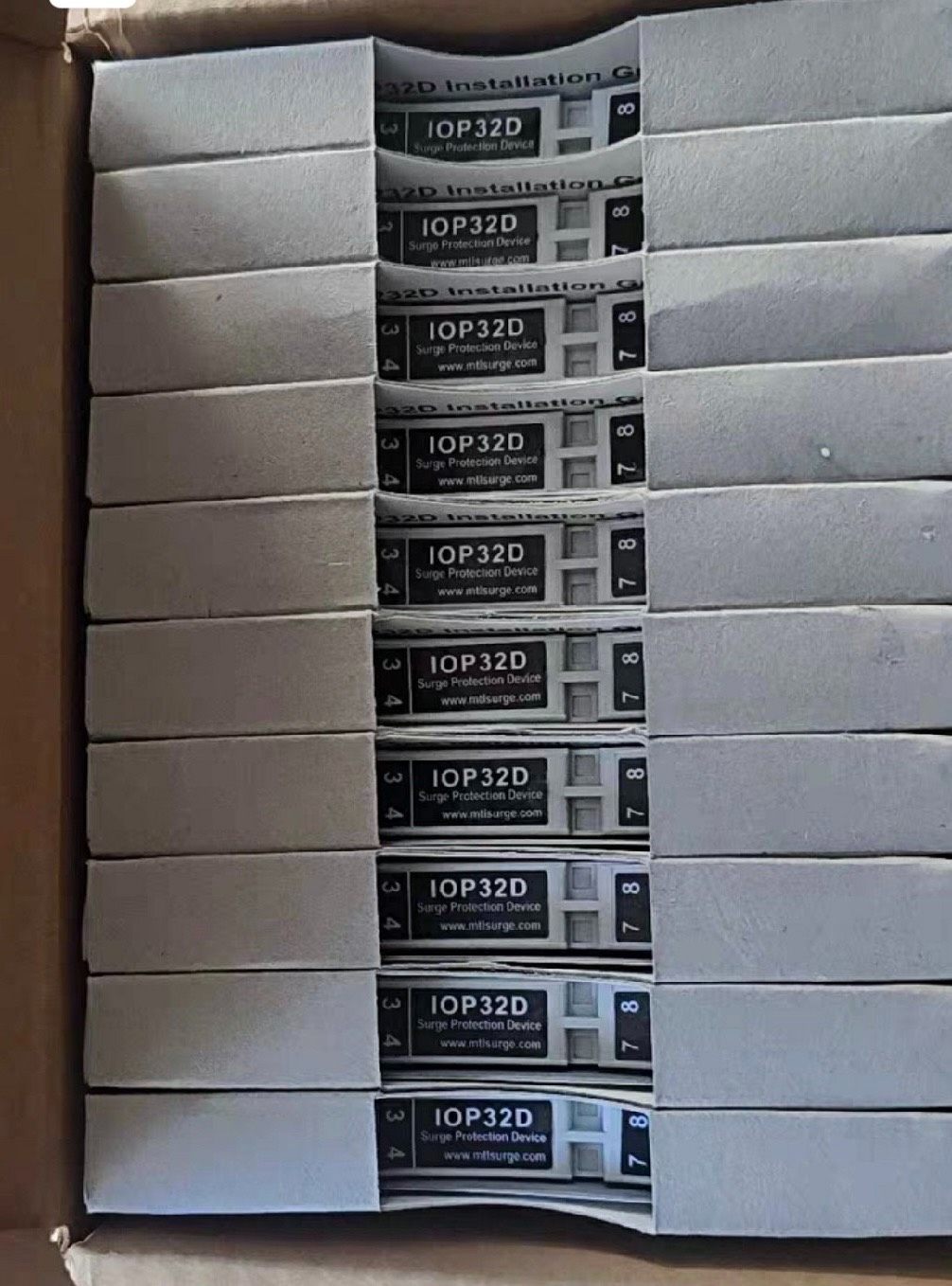 IOP32D  浪涌保护器，全新正品